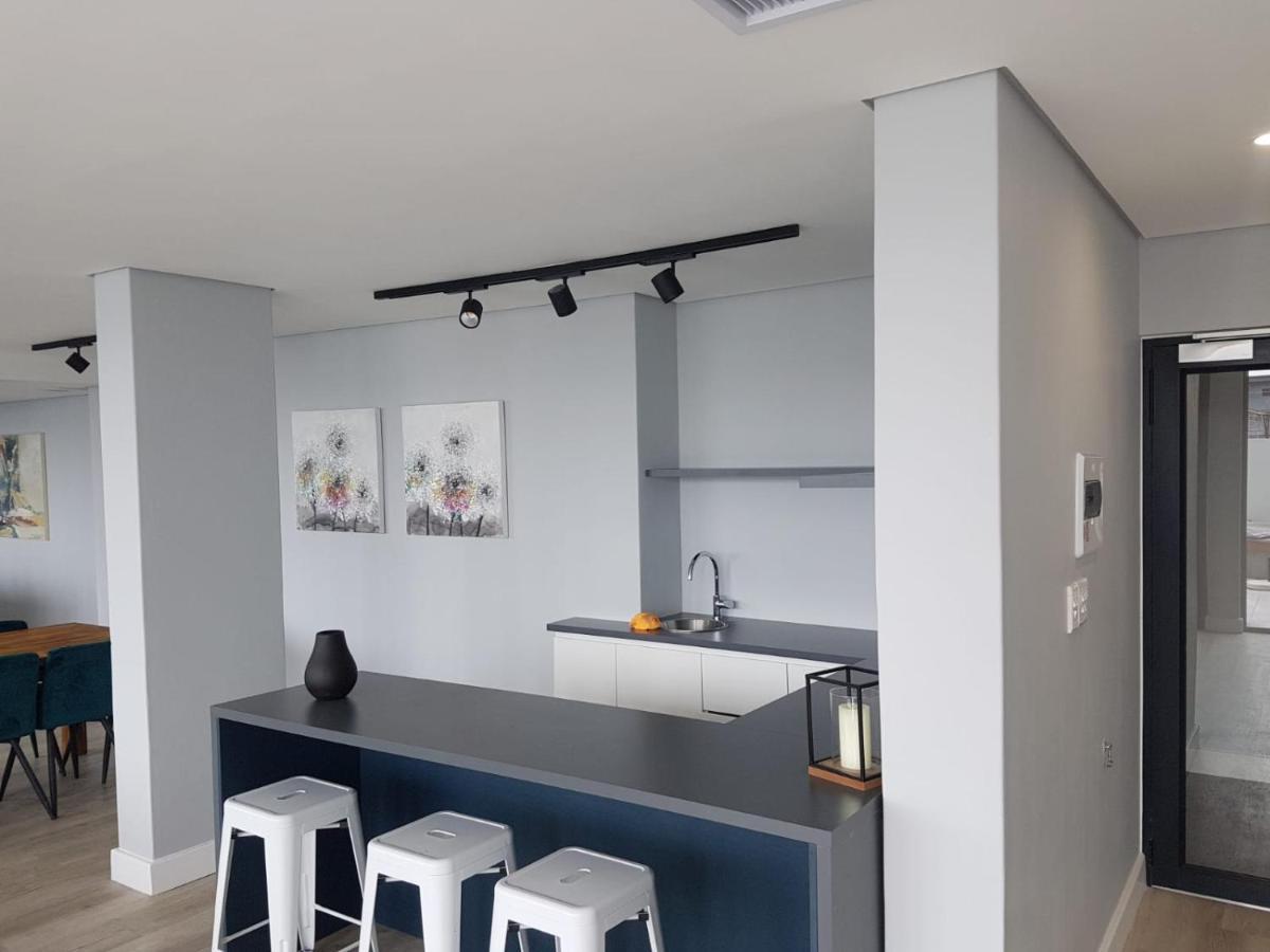 Luxury Woodstock Apartment